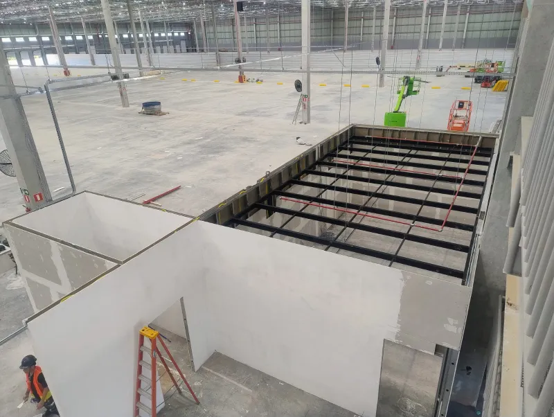 Salas em drywall em centro de distribuição do Mercado Livre