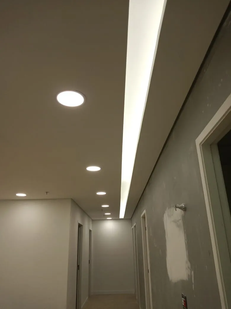 Forro de gesso com sanca de luz